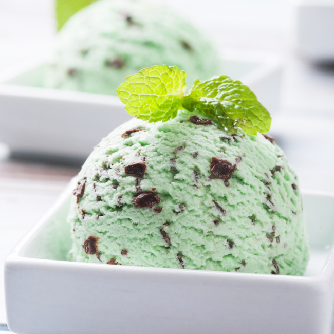 Gelato alla menta con gocce di cioccolato